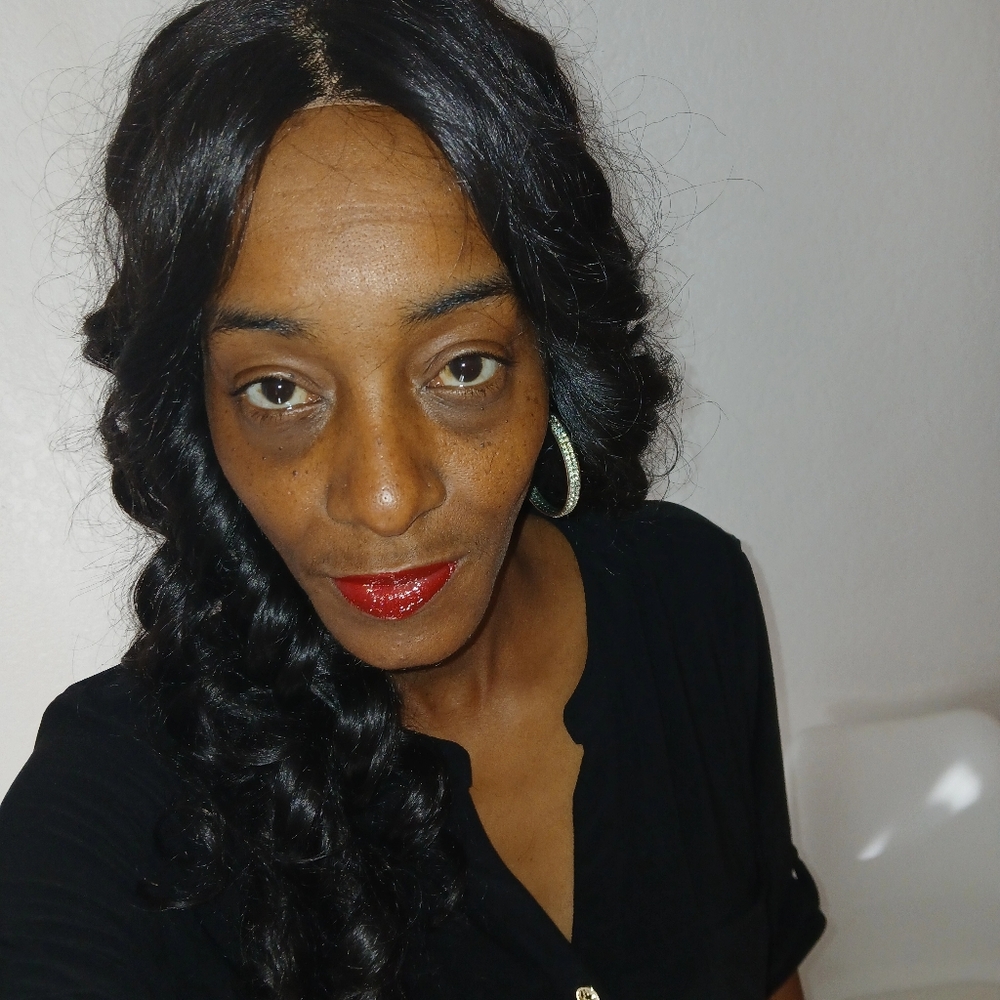 Meet your Posher, Raquel